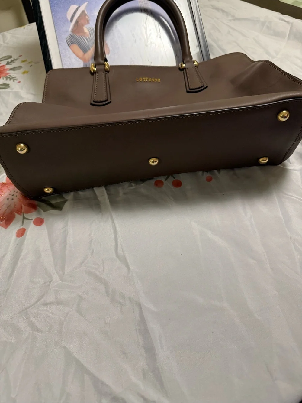 LOTTUSSE Classic Brown Leather Satchel